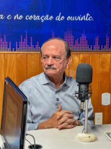 Dr. Julinho anuncia seletivo para professores de escolas filantrópicas com salários de R$ 3.650,83