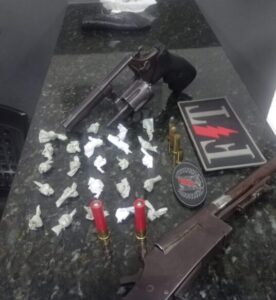 Suspeito de ameaçar moradores na zona rural de Caxias é preso com armas e drogas