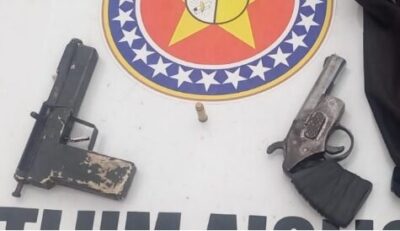 Fuga termina em acidente com apreensão de adolescentes, armas artesanais e moto roubada