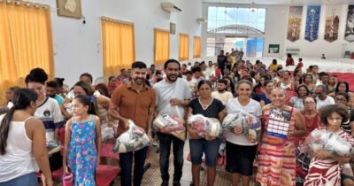 Junior Cascaria entrega centenas de cestas básicas no bairro São Raimundo em São Luís