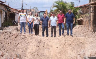 SANTA HELENA – Prefeito Joãozinho Pavão vistoria obras de drenagem profunda no bairro Boa Esperança