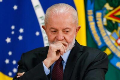 Governo Lula enfrenta tensões internas e críticas em meio à queda de aprovação