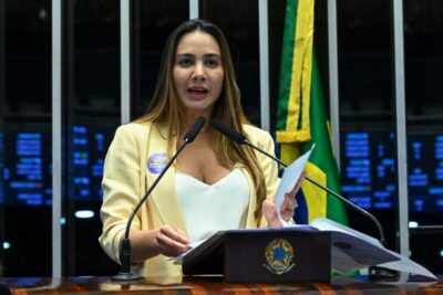 Com relatoria de Ana Paula Lobato, Senado aprova ampliação da licença-paternidade