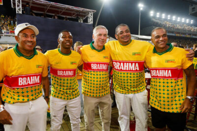 Ancelotti celebra Carnaval de São Paulo e se encontra com ídolos da Seleção Brasileira no Camarote Bar Brahma