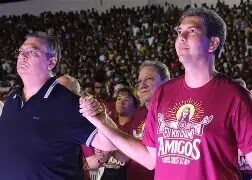 VALEI-ME NOSSA SENHORA! CAMARÃO /BRAIDE REZAM O TERÇO DE MÃOS DADAS EM MISSA À NOSSA SENHORA DA CONCEIÇÃO / PAULO VITOR E WEVERTON ROCHA/ JOSIMAR DE MARANHÃOZINHO SÃO ESPERADOS PARA A PROCISSÃO