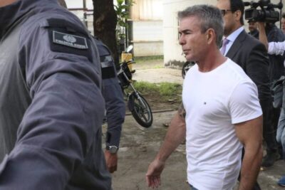 Treze policiais são presos por ligação com a segurança do bicheiro Rogério Andrade