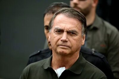 Tornozeleira de Bolsonaro é substituída após alerta de violação durante a madrugada