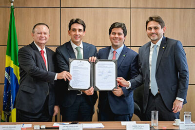 Juscelino garante recursos para aeroportos de Santa Inês e Bacabal