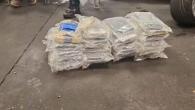 Polícia Rodoviária Federal apreende 21 tabletes de cocaína em caminhonete na BR-135