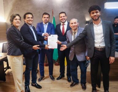 Relator apresenta relatório preliminar aos membros da CPI do Transporte