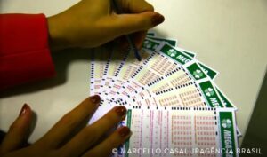 Mega-Sena serão sorteadas neste sábado (22). O prêmio da faixa principal está estimado em R$ 10 milhões.