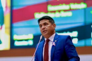 Deputado Wellington pede esclarecimentos sobre educação em Vargem Grande