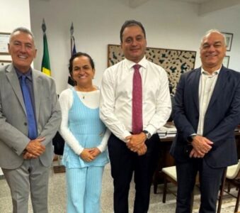 Prefeito Carrinho busca melhorias para Viana durante agenda em Brasília
