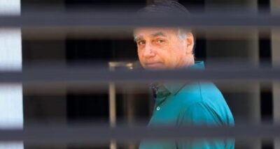 Moraes e Dino votam por manter prisão de Bolsonaro