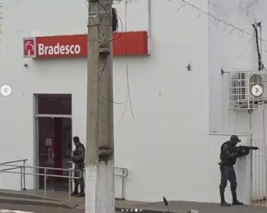 Grupo sequestra família e prende explosivos no gerente em assalto ao Bradesco em Porto Franco