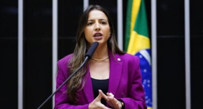 Deputada Amanda Gentil gastou R$ 164 mil de dinheiro público com publicidade em um único mês