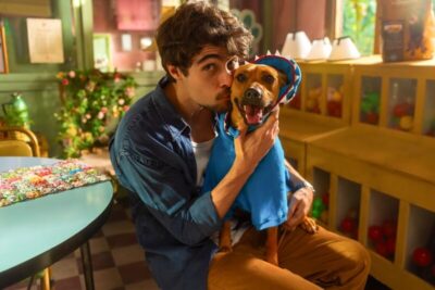 Rafa Vitti reencontra vira-lata do filme Caramelo após um ano