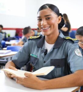 Aluna do Colégio Militar em Paço do Lumiar conquista o primeiro lugar em concurso nacional de redação