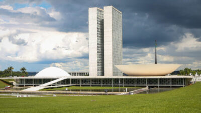 Congresso aprova parecer com salário mínimo de R$ 1.621 e R$ 61 bilhões em emendas