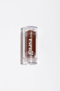 Guava aposta em beleza multifuncional e consolida crescimento no Brasil