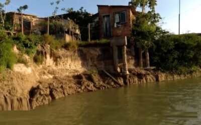 Erosão às margens do Rio Maracu ameaça casas e força famílias a deixarem suas residências em Cajari