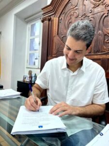 Braide é alvo de críticas por descumprir Lei Orgânica