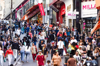 Varejo cresce pelo 9º ano, mas perde força e volta ao ritmo de 2023; “Este ano será mais fraco”, diz economista