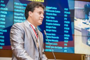 Felipe Camarão lidera rejeição entre candidatos ao governo do Maranhão