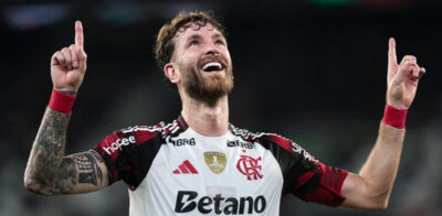 Flamengo derrota o Botafogo em clássico carioca e pega o elevador para ocupar o terceiro lugar no Brasileirão