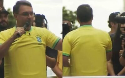 Senador Flávio Bolsonaro utiliza colete à prova de balas durante ato em SP