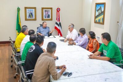 Carlos Brandão recebe comissão e destaca avanços nas obras da MA-014 na Baixada Maranhense