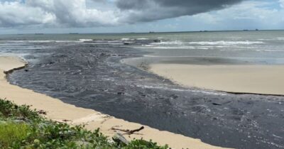 Contaminação extrema é registrada na praia de São Luís
