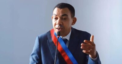 Relatora vota por cassação de prefeito e julgamento é adiado