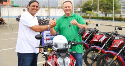 Brandão inicia entrega de motos e kits a motociclistas