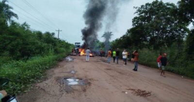 Protesto contra buraqueira bloqueia trecho da BR-222