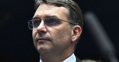 Flávio Bolsonaro apresenta PEC contra reeleição presidencial