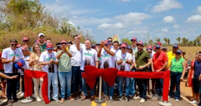 Brandão entrega estrada de Santana em São João Batista e vistoria Travessia da Baixada