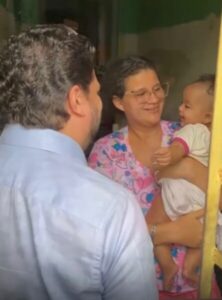 Dr.Joel visita uma das 400 mães beneficiadas pelo projeto “Mães Ludovicenses “