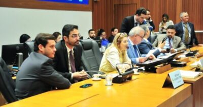 Iracema Vale parabeniza servidores por qualificação profissional…