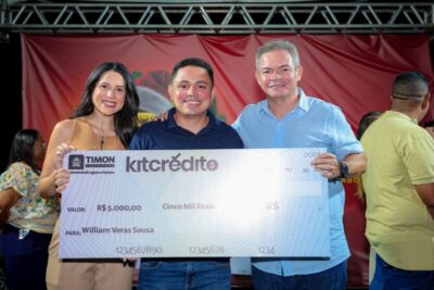 Prefeito Rafael Brito e secretária Alynne Macedo realizam entrega dos recursos do Programa Kit Crédito