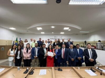 Secretária de Educação Jandira Dias é agraciada com Título de Cidadã Timonense