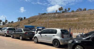 Basta um ferry quebrar pra se transformar a travessia pra Baixada em um verdadeiro caos