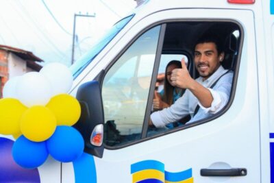 Ao entregar duas novas ambulâncias, Jonas Magno destaca transformação da Saúde em Rosário