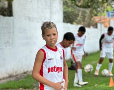 Muito além das quatro linhas: Formação de futuros cidadãos na Escolinha de Futebol CTM