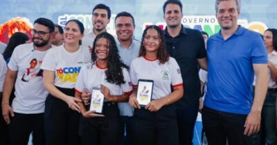 Orleans Brandão entrega tablets a mais 1.461 alunos e equipamentos…