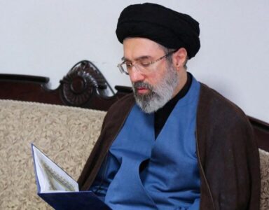 Mojtaba Khamenei é escolhido novo líder supremo do Irã após morte do pai