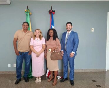 Comitiva discute criação de novos municípios em reunião com presidente da ALEMA