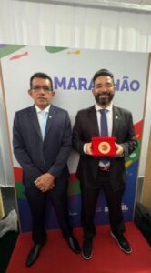 DR. JÚNIOR RECEBE EM BRASÍLIA O SELO OURO NA EDUCAÇÃO.