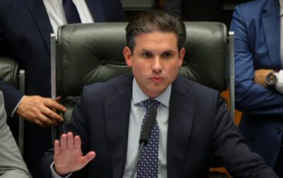 Hugo Motta reage e diz que plenário decidirá destino de parlamentares condenados