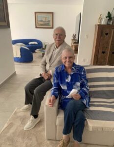 Roseana Sarney retorna ao Maranhão após cirurgia e segue recuperação cercada pela família